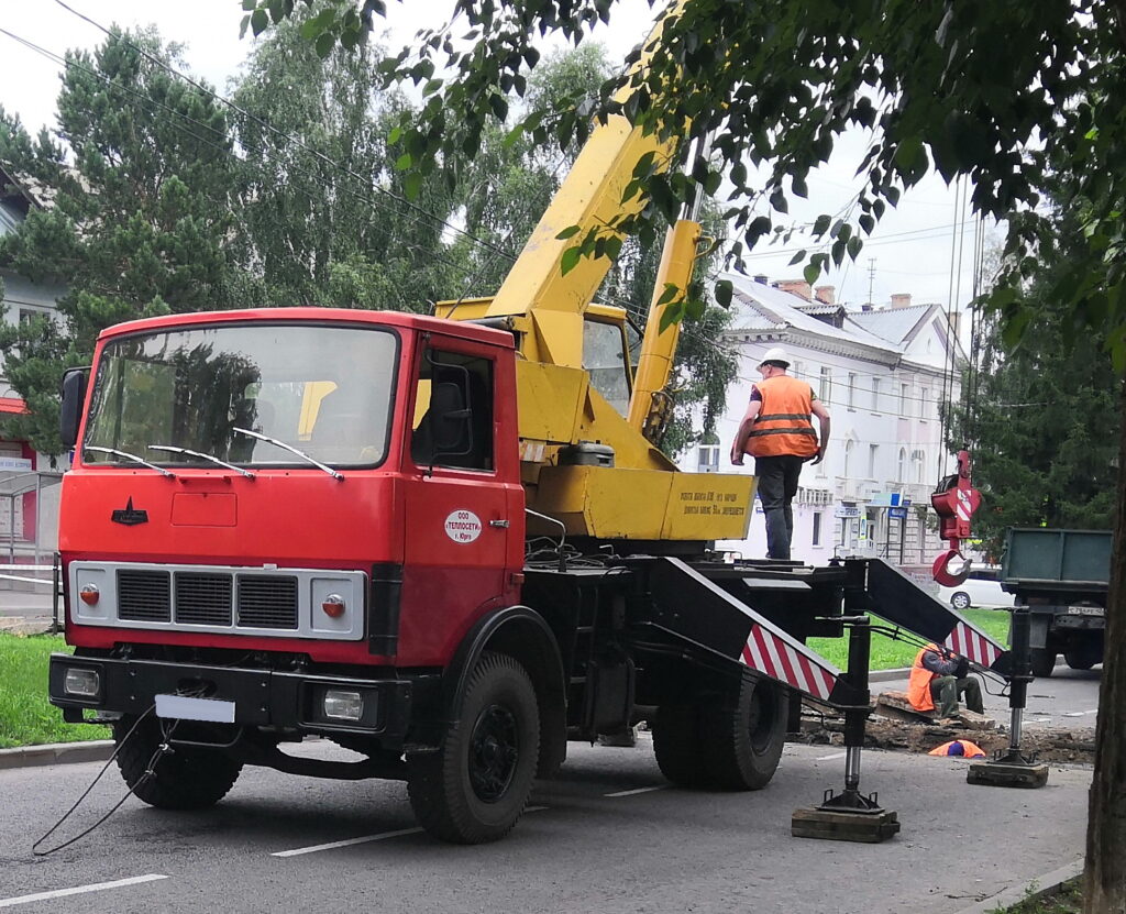 Кран на базе МАЗ-5337