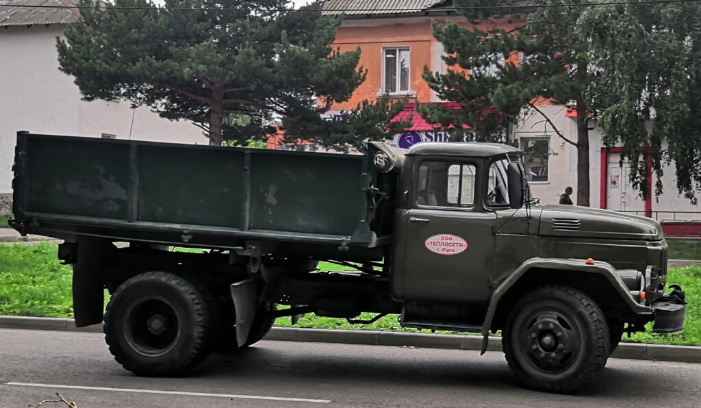 Бортовой грузовик ЗИЛ-130