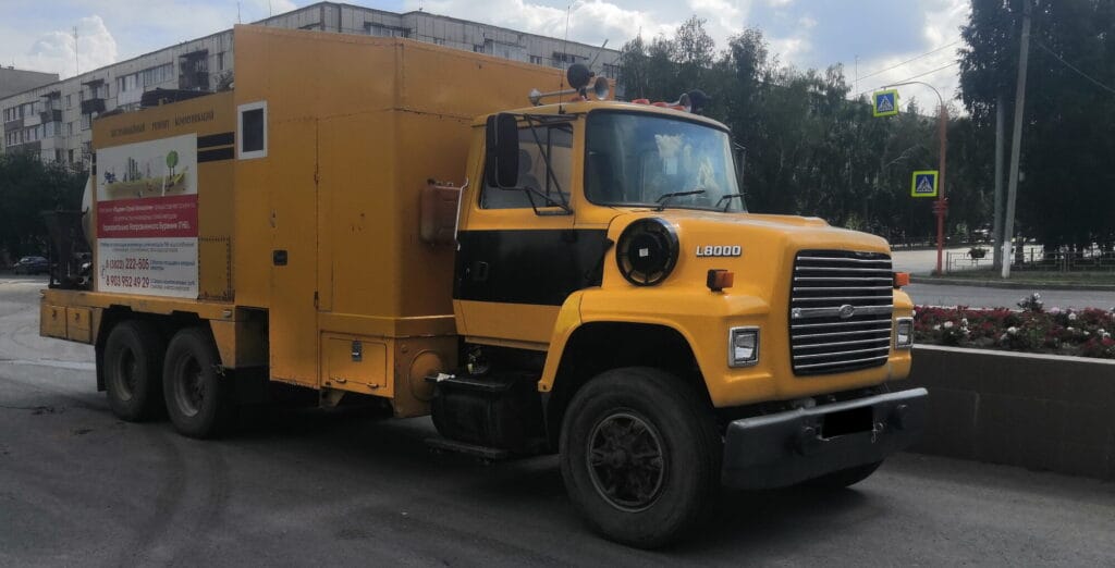 Грузовой автомобиль Ford L8000.